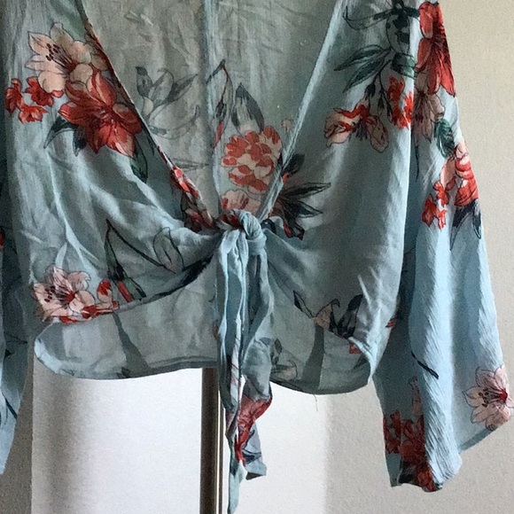 Flower tie shirt - Picture 3 of 3